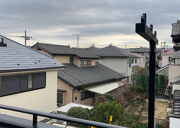 【物件からの展望】眺望を気にして物件を探す場合、前面に建物が建っていないか現地で確認しましょう!前面に建物があると景色はもちろん、日当たりや風通しにも影響が出てきます。住んだ時のことを想像しながら現地見学をしましょう。