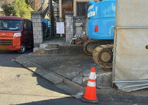 【駐車場_2】駐車場と明記されていても、最小スペースでつくられた駐車場だと大型車は駐車できなかったり、出入りしにくくなったりする可能性があります。お車のサイズと購入したい物件の駐車場のサイズを現地で確認しましょう。