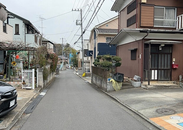 【物件からの展望_2】眺望を気にして物件を探す場合、前面に建物が建っていないか現地で確認しましょう！前面に建物があると景色はもちろん、日当たりや風通しにも影響が出てきます。住んだ時のことを想像しながら現地見学をしましょう。