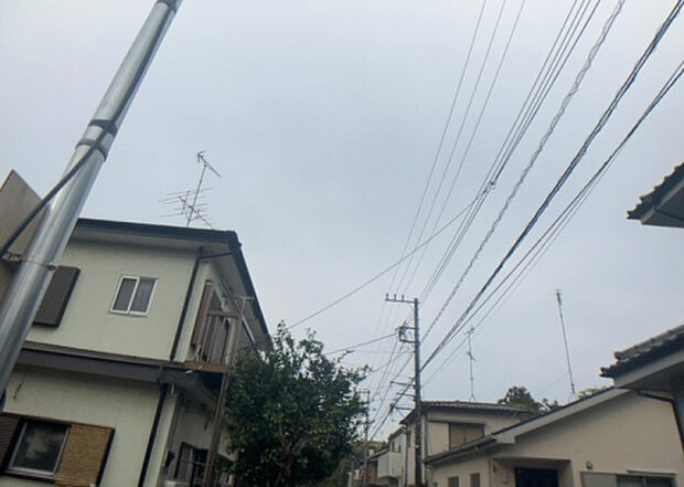 【物件からの展望_2】眺望を気にして物件を探す場合、前面に建物が建っていないか現地で確認しましょう!前面に建物があると景色はもちろん、日当たりや風通しにも影響が出てきます。住んだ時のことを想像しながら現地見学をしましょう。