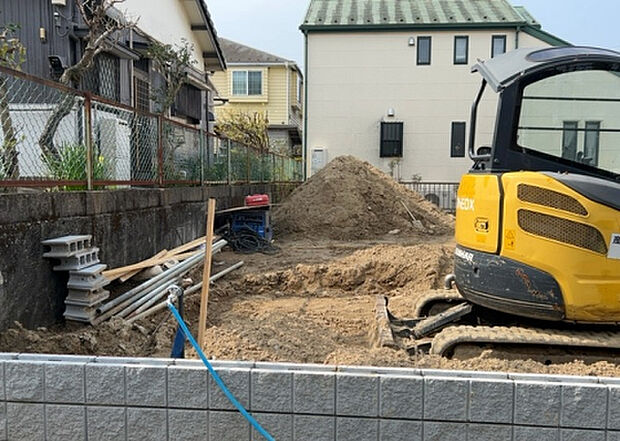 【外観_2】外観は建物の第一印象を決める重要な要素です。複数の方向から見ることで、建物の存在感や周辺との調和、デザインの良さなどがより明確に分かります。お気に入りの建物を見つけてみてください。