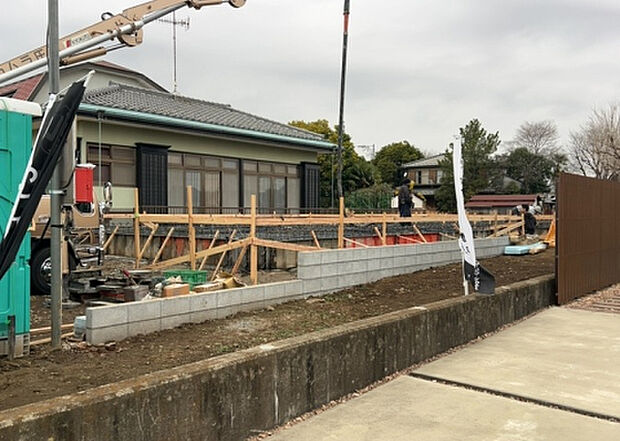 【その他設備】敷地内には、散水栓や立水栓があります。水道水を直接利用できるため、水を運ぶ手間を省くことが出来ます。大量の水を必要とする洗車作業や清掃などに役立ちます。その他設備とあわせて、現地でご確認ください。