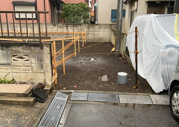 【その他設備】敷地内には、散水栓や立水栓があります。水道水を直接利用できるため、水を運ぶ手間を省くことが出来ます。大量の水を必要とする洗車作業や清掃などに役立ちます。その他設備とあわせて、現地でご確認ください。