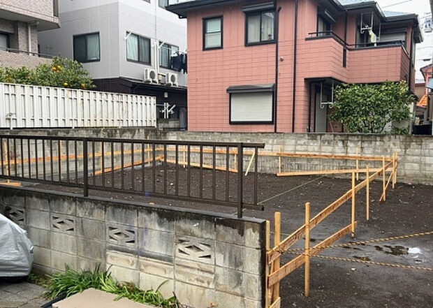 【外観_2】外観は建物の第一印象を決める重要な要素です。複数の方向から見ることで、建物の存在感や周辺との調和、デザインの良さなどがより明確に分かります。お気に入りの建物を見つけてみてください。