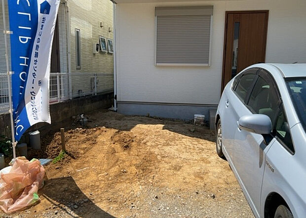 【駐車場_2】駐車場と明記されていても、最小スペースでつくられた駐車場だと大型車は駐車できなかったり、出入りしにくくなったりする可能性があります。お車のサイズと購入したい物件の駐車場のサイズを現地で確認しましょう。