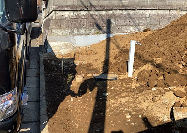 【駐車場_2】駐車場と明記されていても、最小スペースでつくられた駐車場だと大型車は駐車できなかったり、出入りしにくくなったりする可能性があります。お車のサイズと購入したい物件の駐車場のサイズを現地で確認しましょう。