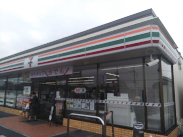 セブンイレブン 厚木下荻野北店(約788m)