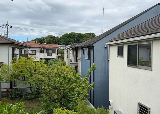 【物件からの展望】眺望を気にして物件を探す場合、前面に建物が建っていないか現地で確認しましょう!前面に建物があると景色はもちろん、日当たりや風通しにも影響が出てきます。住んだ時のことを想像しながら現地見学をしましょう。