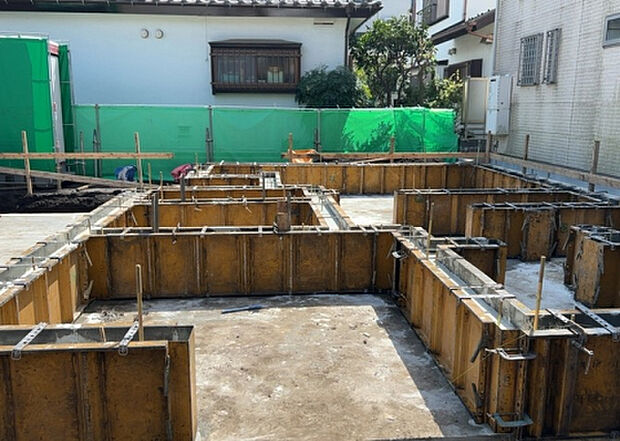 【外観_2】外観は建物の第一印象を決める重要な要素です。複数の方向から見ることで、建物の存在感や周辺との調和、デザインの良さなどがより明確に分かります。お気に入りの建物を見つけてみてください。