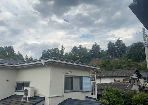 【物件からの展望】眺望を気にして物件を探す場合、前面に建物が建っていないか現地で確認しましょう！前面に建物があると景色はもちろん、日当たりや風通しにも影響が出てきます。住んだ時のことを想像しながら現地見学をしましょう。