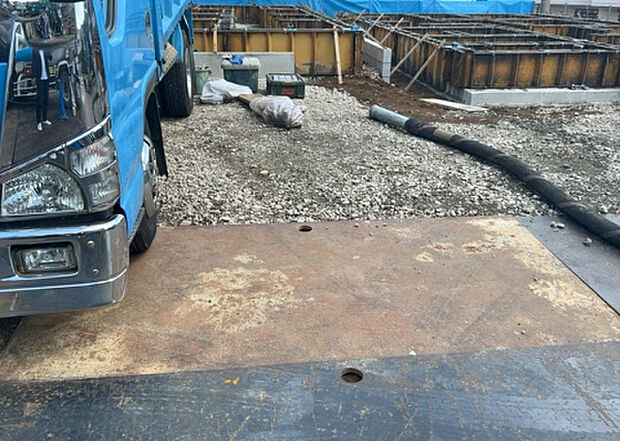 【駐車場_2】駐車場と明記されていても、最小スペースでつくられた駐車場だと大型車は駐車できなかったり、出入りしにくくなったりする可能性があります。お車のサイズと購入したい物件の駐車場のサイズを現地で確認しましょう。