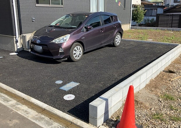 【駐車場】駐車場と明記されていても、最小スペースでつくられた駐車場だと大型車は駐車できなかったり、出入りしにくくなったりする可能性があります。お車のサイズと購入したい物件の駐車場のサイズを現地で確認しましょう。
