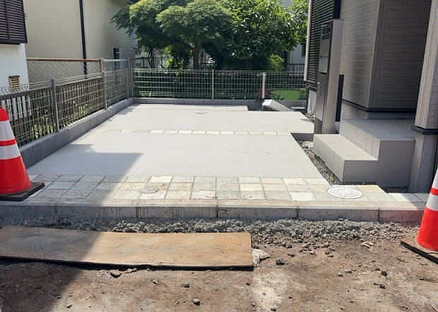 【駐車場】駐車場と明記されていても、最小スペースでつくられた駐車場だと大型車は駐車できなかったり、出入りしにくくなったりする可能性があります。お車のサイズと購入したい物件の駐車場のサイズを現地で確認しましょう。