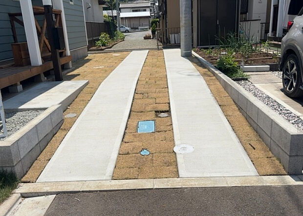 【駐車場】駐車場と明記されていても、最小スペースでつくられた駐車場だと大型車は駐車できなかったり、出入りしにくくなったりする可能性があります。お車のサイズと購入したい物件の駐車場のサイズを現地で確認しましょう。