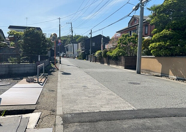 【物件からの展望_2】眺望を気にして物件を探す場合、前面に建物が建っていないか現地で確認しましょう!前面に建物があると景色はもちろん、日当たりや風通しにも影響が出てきます。住んだ時のことを想像しながら現地見学をしましょう。