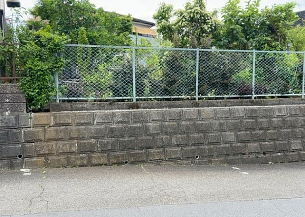 【物件からの展望】眺望を気にして物件を探す場合、前面に建物が建っていないか現地で確認しましょう！前面に建物があると景色はもちろん、日当たりや風通しにも影響が出てきます。住んだ時のことを想像しながら現地見学をしましょう。