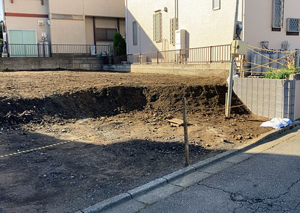 【駐車場_2】駐車場と明記されていても、最小スペースでつくられた駐車場だと大型車は駐車できなかったり、出入りしにくくなったりする可能性があります。お車のサイズと購入したい物件の駐車場のサイズを現地で確認しましょう。