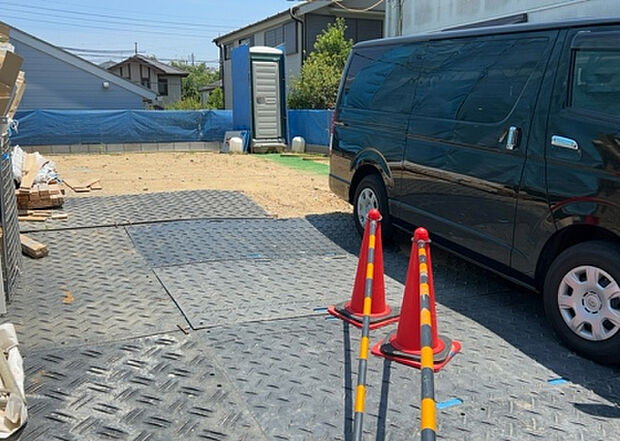【駐車場_2】駐車場と明記されていても、最小スペースでつくられた駐車場だと大型車は駐車できなかったり、出入りしにくくなったりする可能性があります。お車のサイズと購入したい物件の駐車場のサイズを現地で確認しましょう。