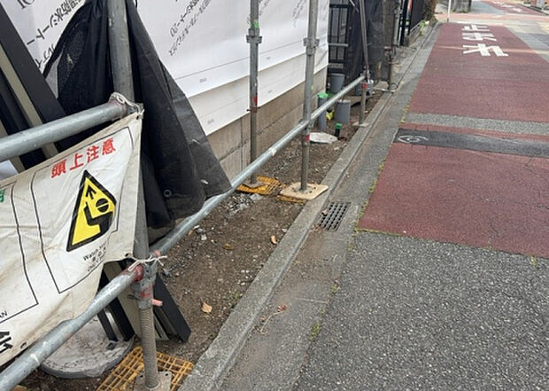 【その他設備】敷地内には、散水栓や立水栓があります。水道水を直接利用できるため、水を運ぶ手間を省くことが出来ます。大量の水を必要とする洗車作業や清掃などに役立ちます。その他設備とあわせて、現地でご確認ください。