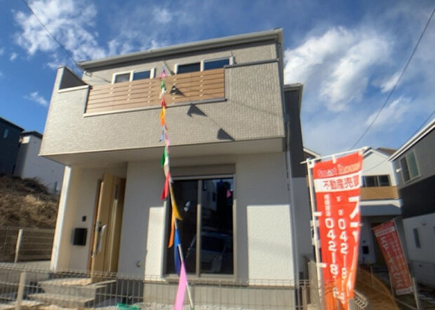 【外観】眺望を気にして物件を探す場合、前面に建物が建っていないか現地で確認しましょう！前面に建物があると景色はもちろん、日当たりや風通しにも影響が出てきます。住んだ時のことを想像しながら現地見学をしましょう。