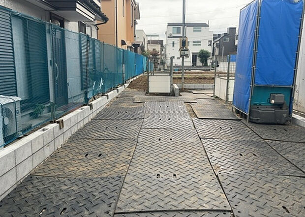 【駐車場】駐車場と明記されていても、最小スペースでつくられた駐車場だと大型車は駐車できなかったり、出入りしにくくなったりする可能性があります。お車のサイズと購入したい物件の駐車場のサイズを現地で確認しましょう。