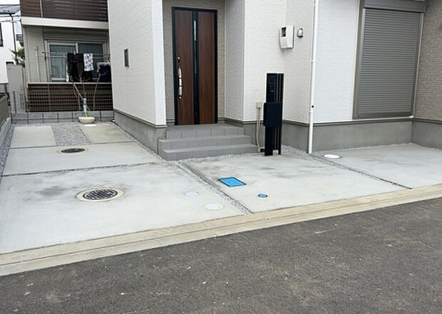 【駐車場】駐車場と明記されていても、最小スペースでつくられた駐車場だと大型車は駐車できなかったり、出入りしにくくなったりする可能性があります。お車のサイズと購入したい物件の駐車場のサイズを現地で確認しましょう。