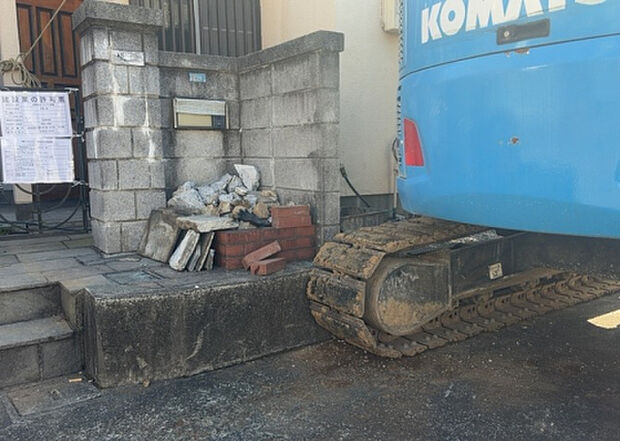 【その他設備】敷地内には、散水栓や立水栓があります。水道水を直接利用できるため、水を運ぶ手間を省くことが出来ます。大量の水を必要とする洗車作業や清掃などに役立ちます。その他設備とあわせて、現地でご確認ください。