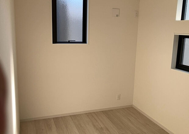 【子供部屋】子供が何人でも年齢によっては、受験時にしっかり壁のある個室があった方が良い場合もあります。難しい問題ですが、兄弟の人数や、性別や年齢差によって状況が異なりますので、数年後のこともしっかり考えましょう。