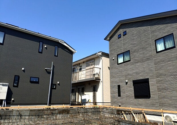 【外観_2】外観は建物の第一印象を決める重要な要素です。複数の方向から見ることで、建物の存在感や周辺との調和、デザインの良さなどがより明確に分かります。お気に入りの建物を見つけてみてください。