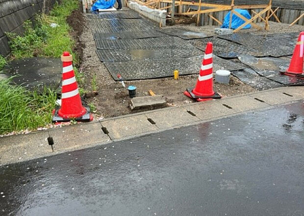 【駐車場_2】駐車場と明記されていても、最小スペースでつくられた駐車場だと大型車は駐車できなかったり、出入りしにくくなったりする可能性があります。お車のサイズと購入したい物件の駐車場のサイズを現地で確認しましょう。