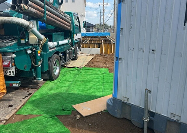 【駐車場_2】駐車場と明記されていても、最小スペースでつくられた駐車場だと大型車は駐車できなかったり、出入りしにくくなったりする可能性があります。お車のサイズと購入したい物件の駐車場のサイズを現地で確認しましょう。