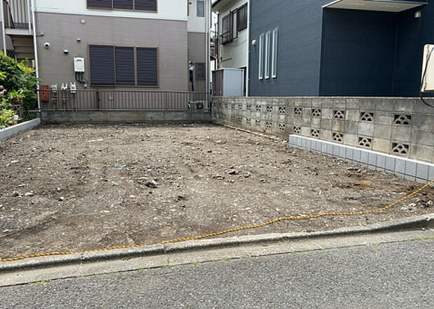 【その他設備】敷地内には、散水栓や立水栓があります。水道水を直接利用できるため、水を運ぶ手間を省くことが出来ます。大量の水を必要とする洗車作業や清掃などに役立ちます。その他設備とあわせて、現地でご確認ください。