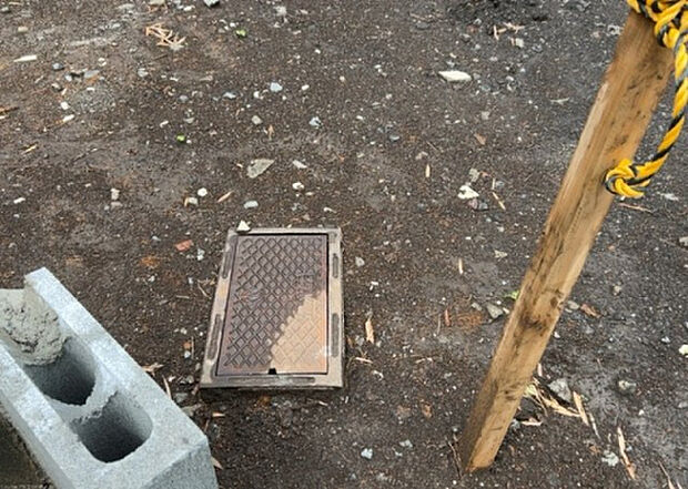 【その他設備】敷地内には、散水栓や立水栓があります。水道水を直接利用できるため、水を運ぶ手間を省くことが出来ます。大量の水を必要とする洗車作業や清掃などに役立ちます。その他設備とあわせて、現地でご確認ください。