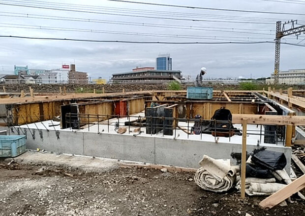 【外観_2】外観は建物の第一印象を決める重要な要素です。複数の方向から見ることで、建物の存在感や周辺との調和、デザインの良さなどがより明確に分かります。お気に入りの建物を見つけてみてください。