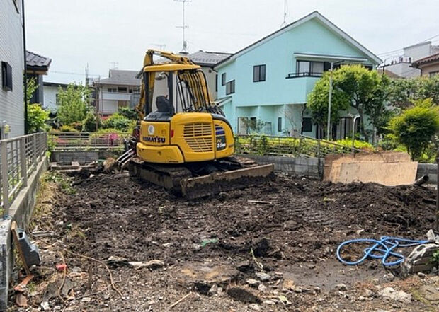 【その他設備】敷地内には、散水栓や立水栓があります。水道水を直接利用できるため、水を運ぶ手間を省くことが出来ます。大量の水を必要とする洗車作業や清掃などに役立ちます。その他設備とあわせて、現地でご確認ください。