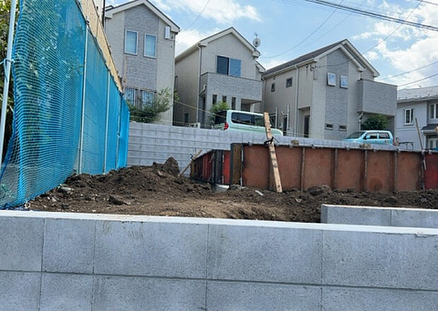 【外観_2】外観は建物の第一印象を決める重要な要素です。複数の方向から見ることで、建物の存在感や周辺との調和、デザインの良さなどがより明確に分かります。お気に入りの建物を見つけてみてください。