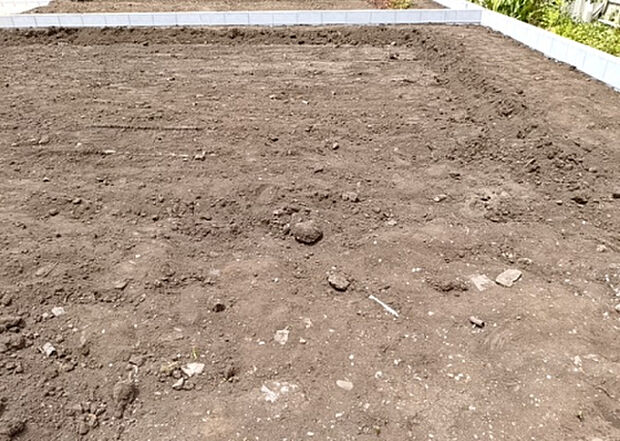 【玄関_2】玄関は、狭すぎると複数人で使いにくく、広すぎても無駄な空間になりがちです。最低2畳を目安にして、家の広さとの兼ね合いや家族の人数を考慮して決めるとよいでしょう。現地を見学して快適な玄関を選びましょう！