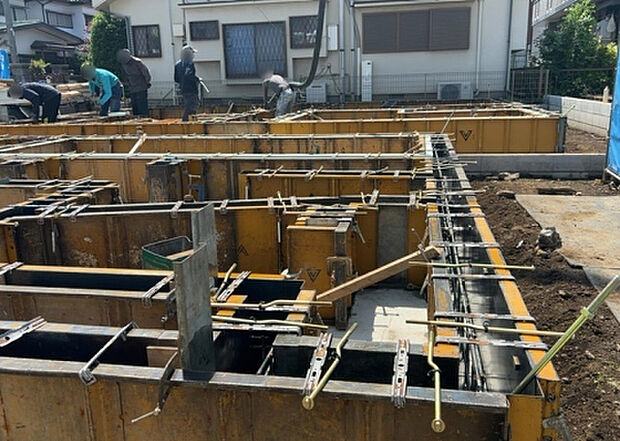 【駐車場_2】駐車場と明記されていても、最小スペースでつくられた駐車場だと大型車は駐車できなかったり、出入りしにくくなったりする可能性があります。お車のサイズと購入したい物件の駐車場のサイズを現地で確認しましょう。