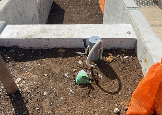 【その他設備】敷地内には、散水栓や立水栓があります。水道水を直接利用できるため、水を運ぶ手間を省くことが出来ます。大量の水を必要とする洗車作業や清掃などに役立ちます。その他設備とあわせて、現地でご確認ください。