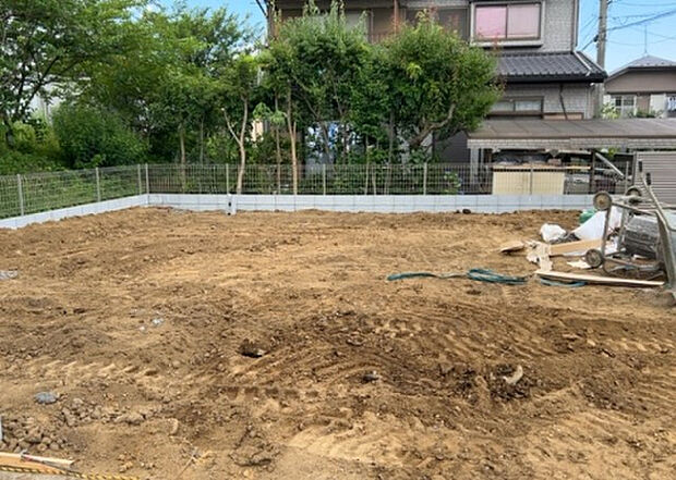 【外観_2】外観は建物の第一印象を決める重要な要素です。複数の方向から見ることで、建物の存在感や周辺との調和、デザインの良さなどがより明確に分かります。お気に入りの建物を見つけてみてください。