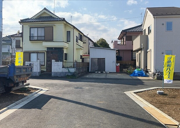 【物件からの展望_2】眺望を気にして物件を探す場合、前面に建物が建っていないか現地で確認しましょう！前面に建物があると景色はもちろん、日当たりや風通しにも影響が出てきます。住んだ時のことを想像しながら現地見学をしましょう。