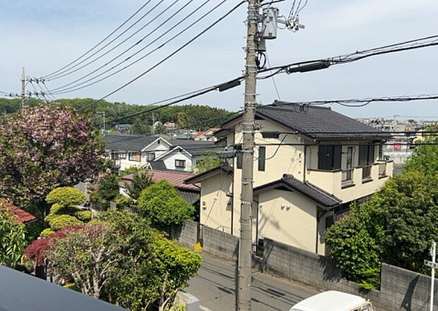 【物件からの展望】眺望を気にして物件を探す場合、前面に建物が建っていないか現地で確認しましょう！前面に建物があると景色はもちろん、日当たりや風通しにも影響が出てきます。住んだ時のことを想像しながら現地見学をしましょう。
