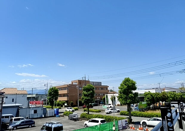 【物件からの展望】眺望を気にして物件を探す場合、前面に建物が建っていないか現地で確認しましょう！前面に建物があると景色はもちろん、日当たりや風通しにも影響が出てきます。住んだ時のことを想像しながら現地見学をしましょう。