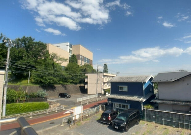 【物件からの展望】眺望を気にして物件を探す場合、前面に建物が建っていないか現地で確認しましょう!前面に建物があると景色はもちろん、日当たりや風通しにも影響が出てきます。住んだ時のことを想像しながら現地見学をしましょう。