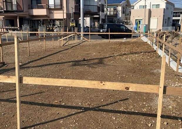 【駐車場_2】駐車場と明記されていても、最小スペースでつくられた駐車場だと大型車は駐車できなかったり、出入りしにくくなったりする可能性があります。お車のサイズと購入したい物件の駐車場のサイズを現地で確認しましょう。