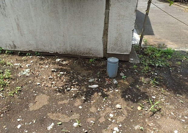 【その他設備】敷地内には、散水栓や立水栓があります。水道水を直接利用できるため、水を運ぶ手間を省くことが出来ます。大量の水を必要とする洗車作業や清掃などに役立ちます。その他設備とあわせて、現地でご確認ください。
