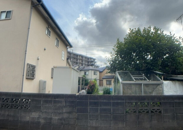 【物件からの展望】眺望を気にして物件を探す場合、前面に建物が建っていないか現地で確認しましょう！前面に建物があると景色はもちろん、日当たりや風通しにも影響が出てきます。住んだ時のことを想像しながら現地見学をしましょう。