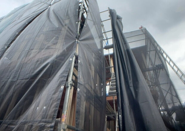 【内装】建物の上下階の通路である階段は、その位置によって動線や室内の印象が大きく左右されます。手摺にも重要な役割があり、転倒の防止・歩行や動作を円滑にして日常生活を支えることを主な目的として設置されています。