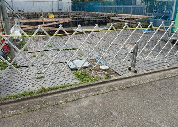 【駐車場】駐車場と明記されていても、最小スペースでつくられた駐車場だと大型車は駐車できなかったり、出入りしにくくなったりする可能性があります。お車のサイズと購入したい物件の駐車場のサイズを現地で確認しましょう。