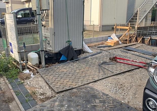 【その他設備】敷地内には、散水栓や立水栓があります。水道水を直接利用できるため、水を運ぶ手間を省くことが出来ます。大量の水を必要とする洗車作業や清掃などに役立ちます。その他設備とあわせて、現地でご確認ください。